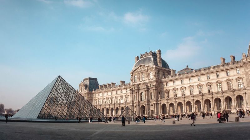 LOUVRE