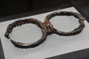 Ceppo-per-un-schiavo-sezione-Familia-300